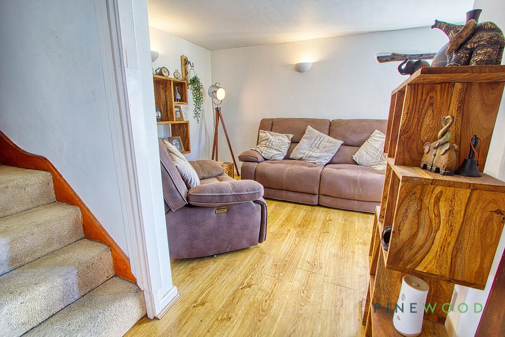 Property photo 3 of 24 Lounge