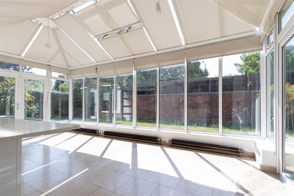 Property photo 2 of 14 Conservatory.Jpg
