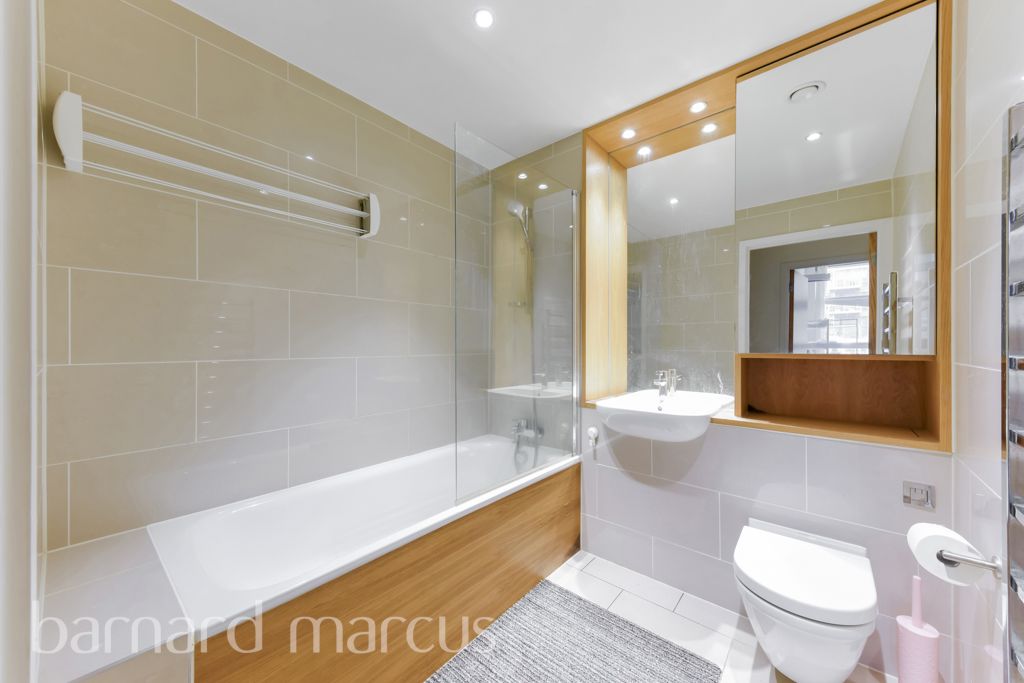 Property photo 3 of 8 Bathroom