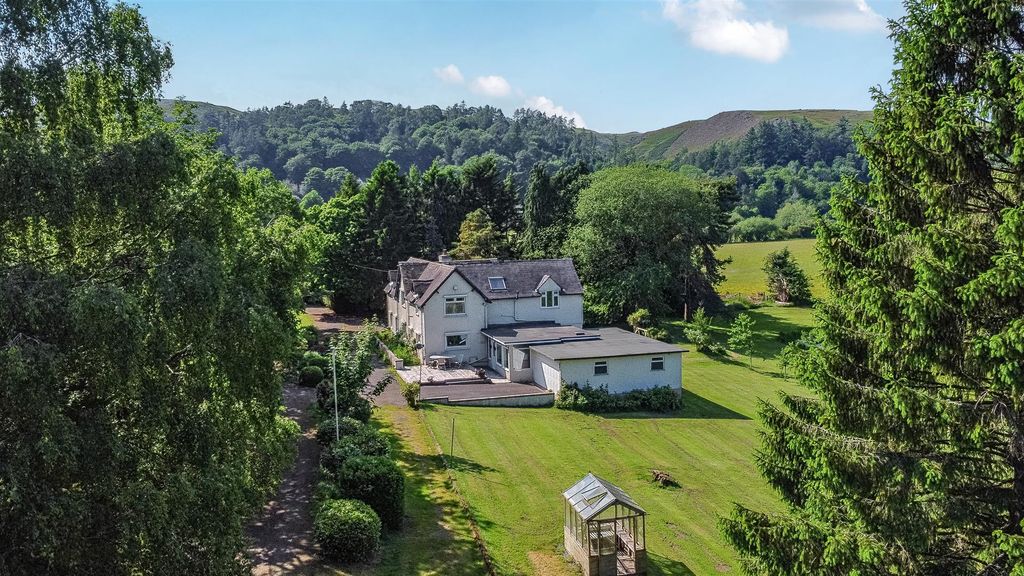 Property photo 1 of 89 Springbank Farm