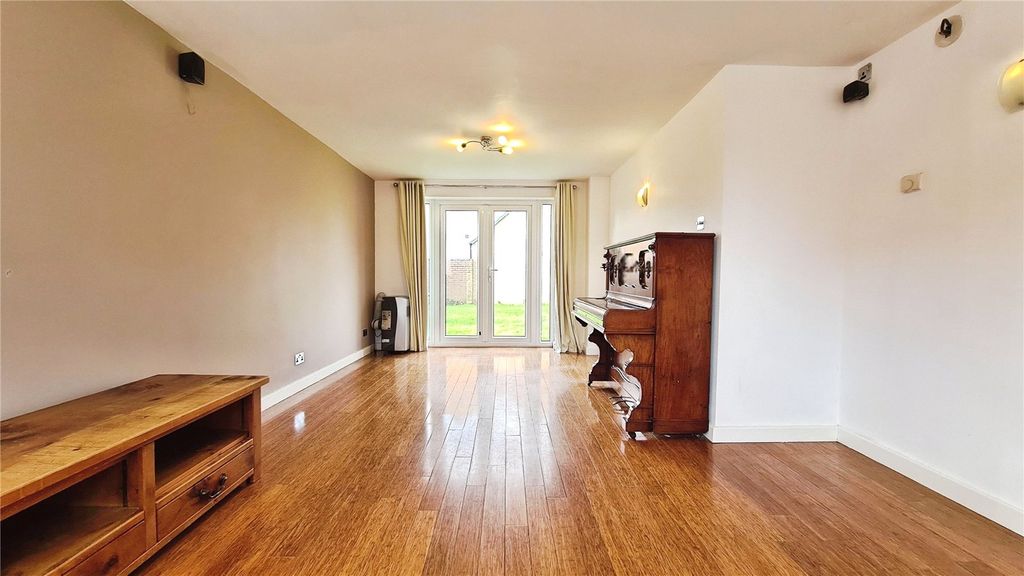 Property photo 2 of 10 Picture No. 12