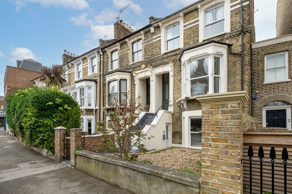 Property photo 1 of 11 Albion Road