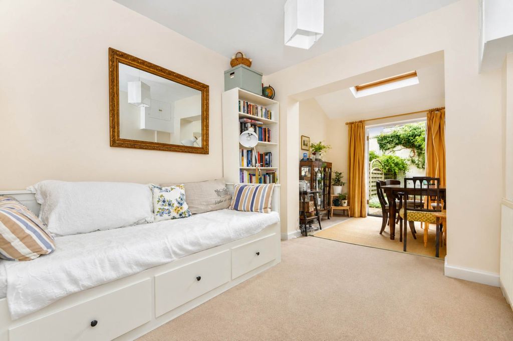 Property photo 2 of 8