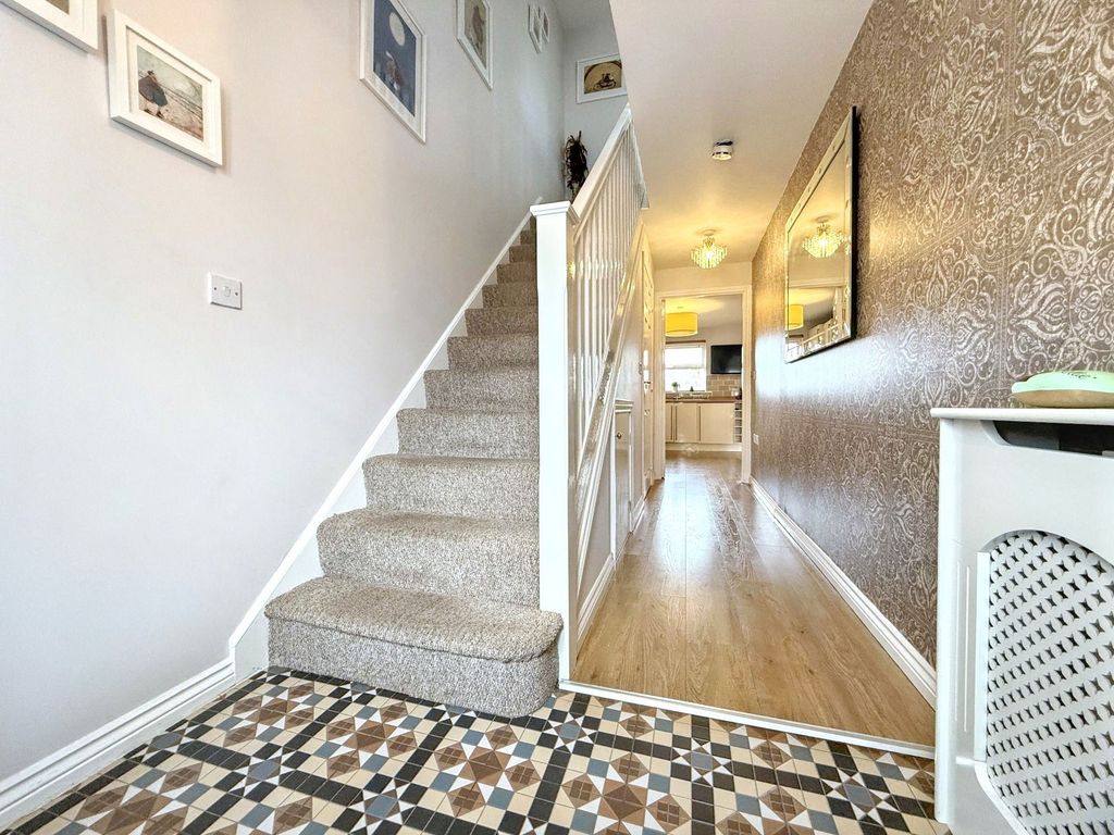 Property photo 3 of 27