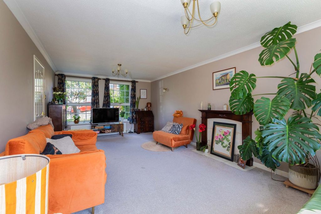 Property photo 2 of 23