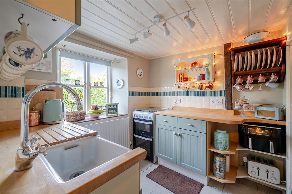 Property photo 3 of 26 1381848-26-69160Ef04Bd87-Arw-Hdr.Jpg