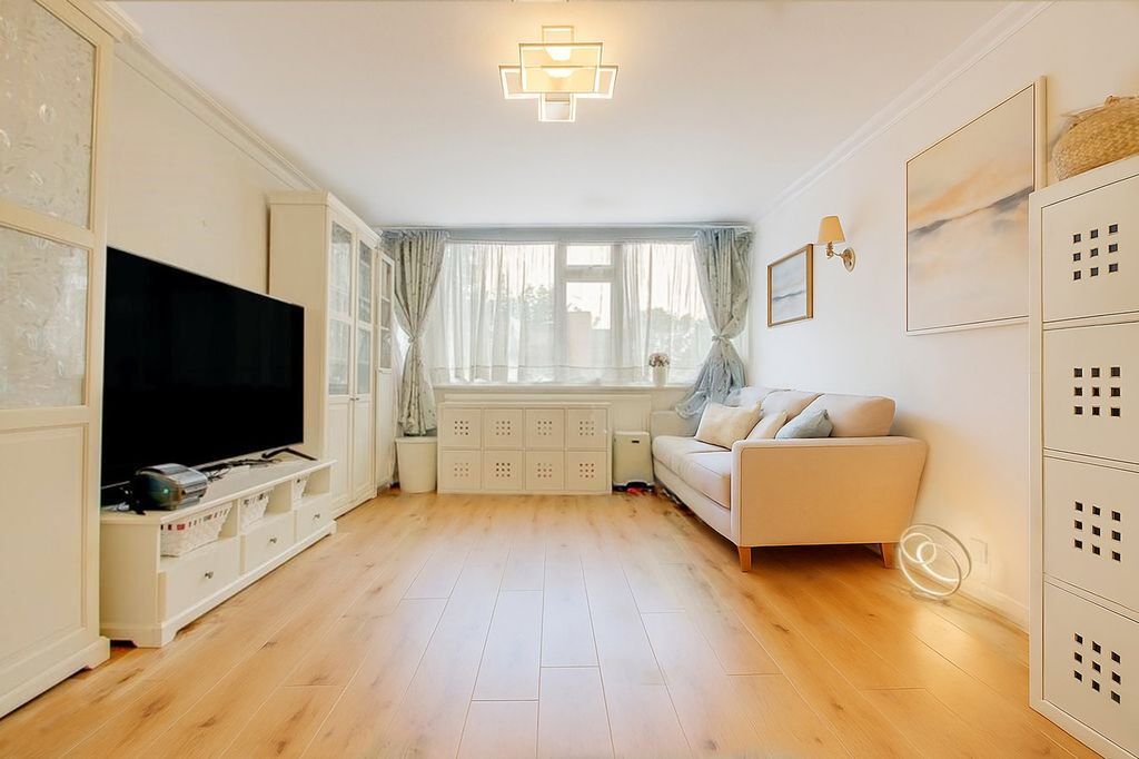 Property photo 3 of 11