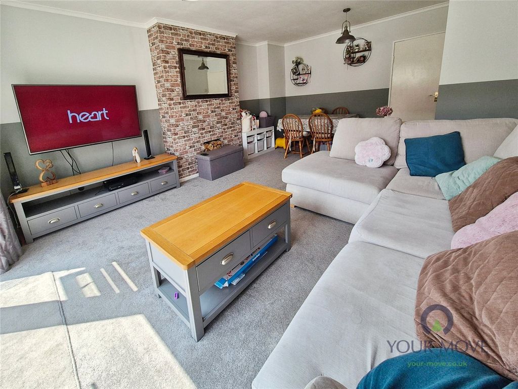 Property photo 3 of 10 Lounge