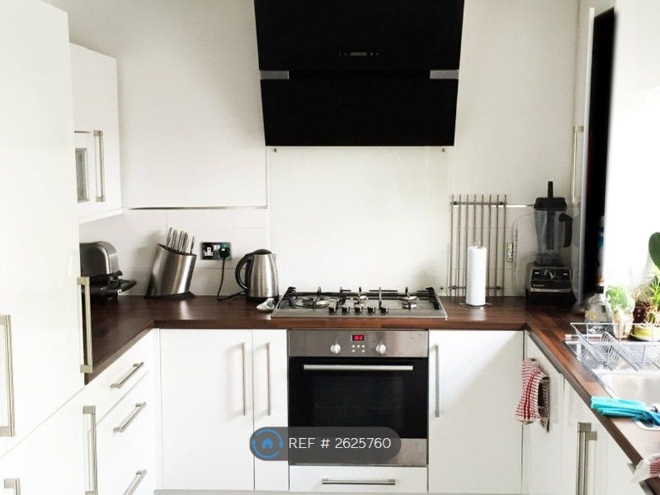Property photo 2 of 9 Kitchen