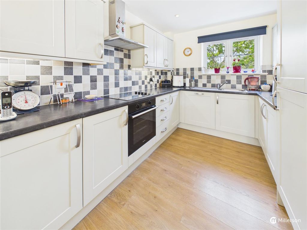 Property photo 3 of 28 Kitchen