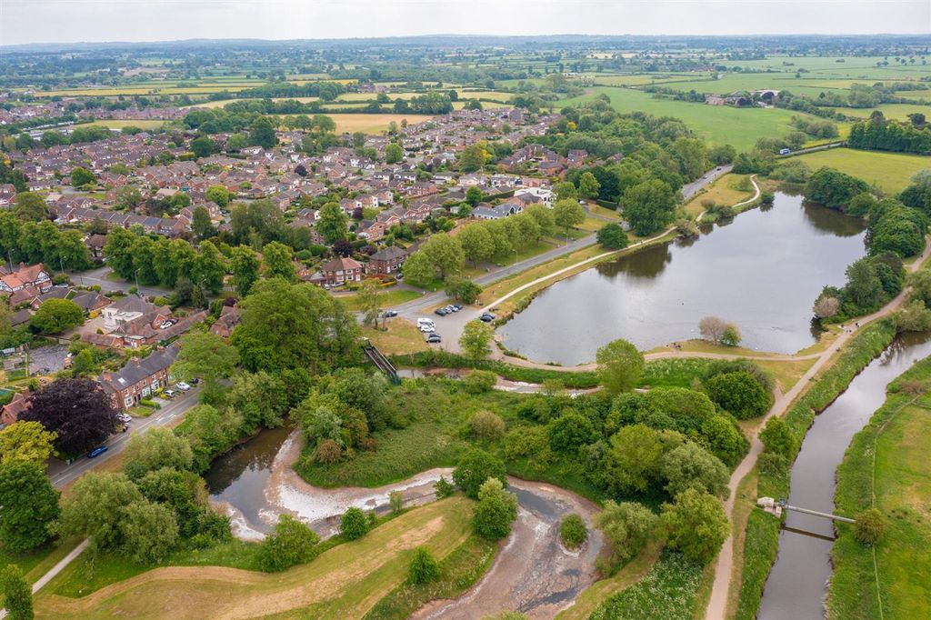 Property photo 2 of 17 51Shrewbridgeroad-25.Jpg