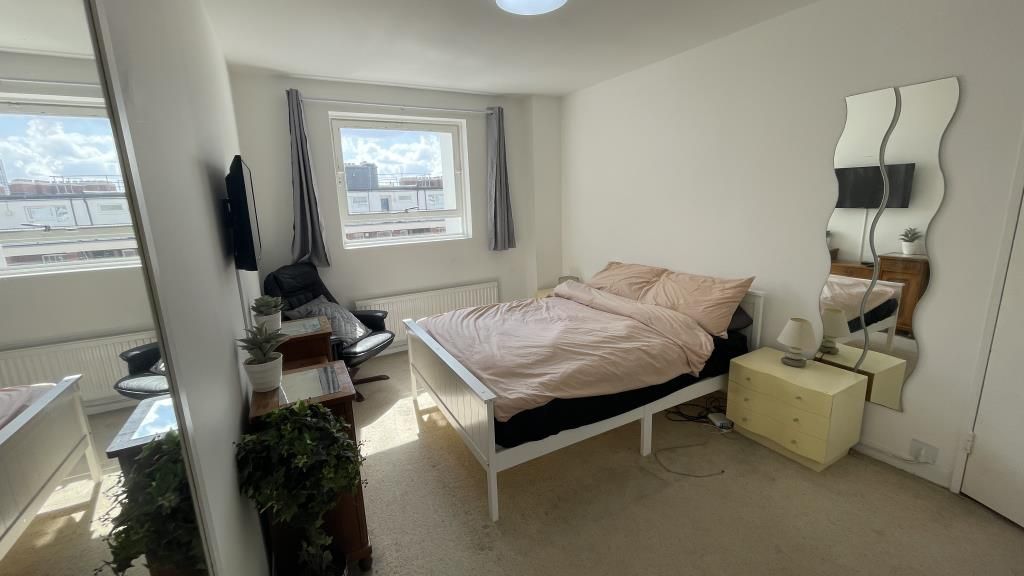 Property photo 2 of 17 Bedroom