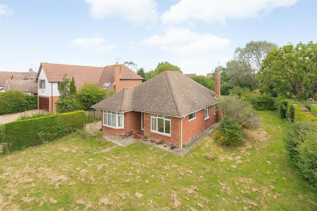 Property photo 1 of 11 The Drove, Chestfield, Whitstable