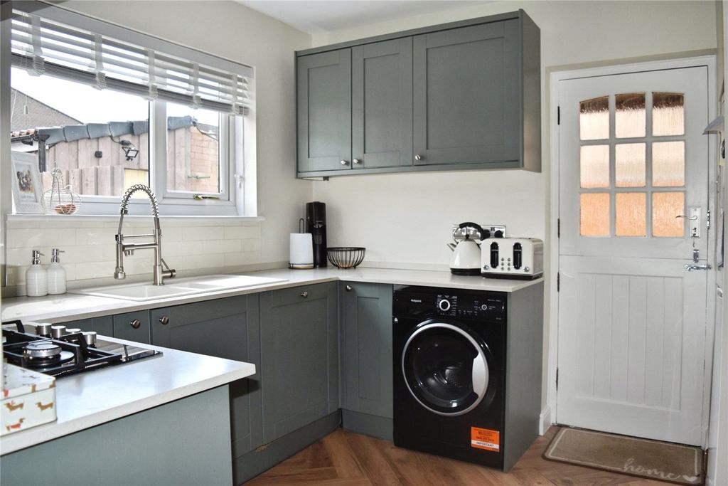 Property photo 3 of 14 Kitchen