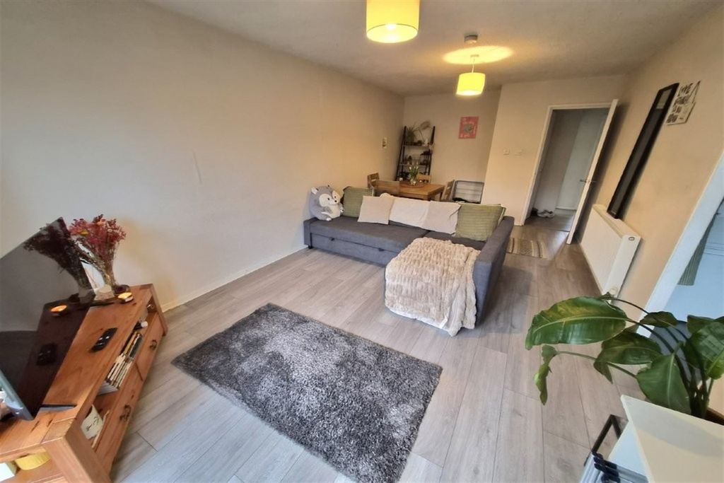 Property photo 2 of 5 Lounge