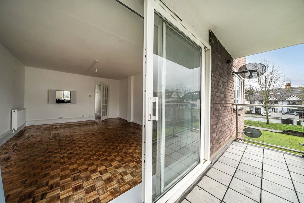 Property photo 1 of 15 1415772-5-698De91...