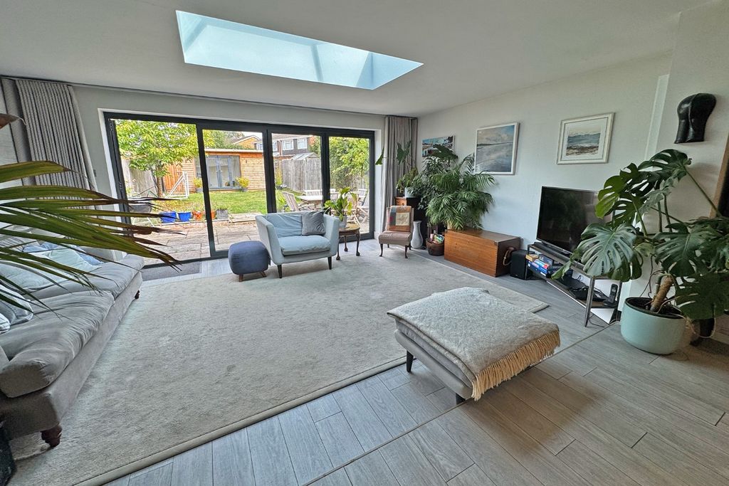 Property photo 2 of 13 3698316