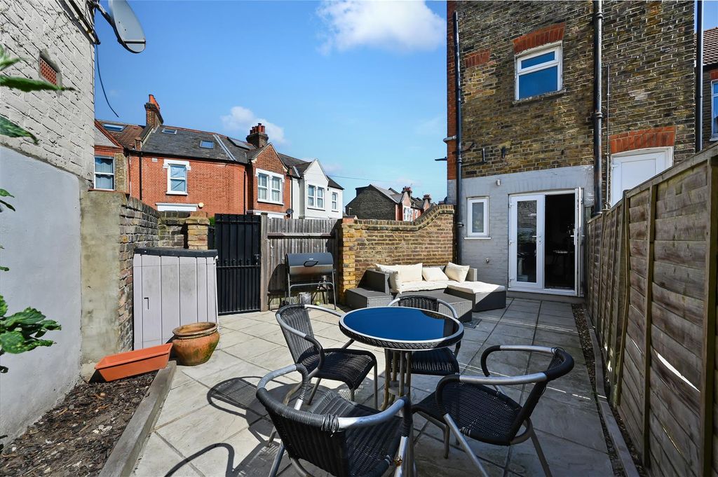 Property photo 2 of 11