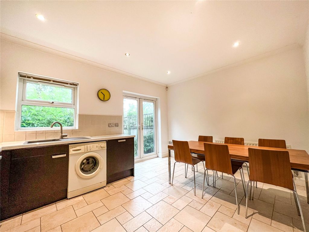 Property photo 3 of 27 Picture No. 28