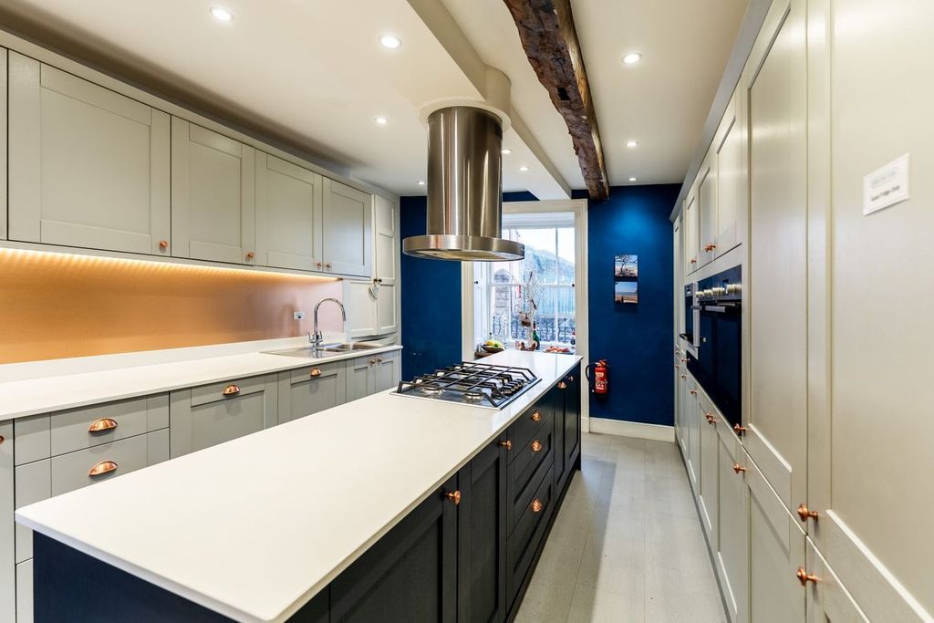 Property photo 3 of 27