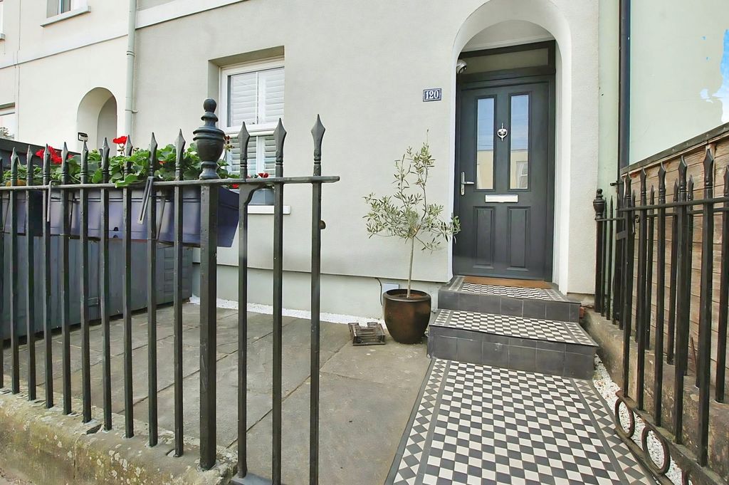Property photo 2 of 23