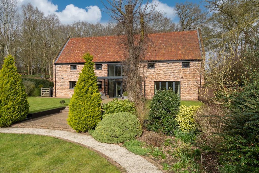 Property photo 2 of 35