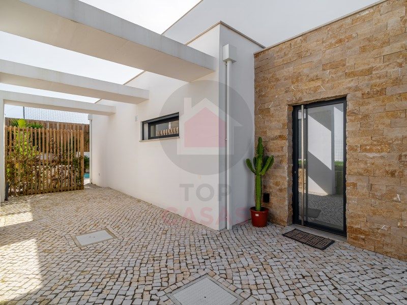 Property photo 3 of 40