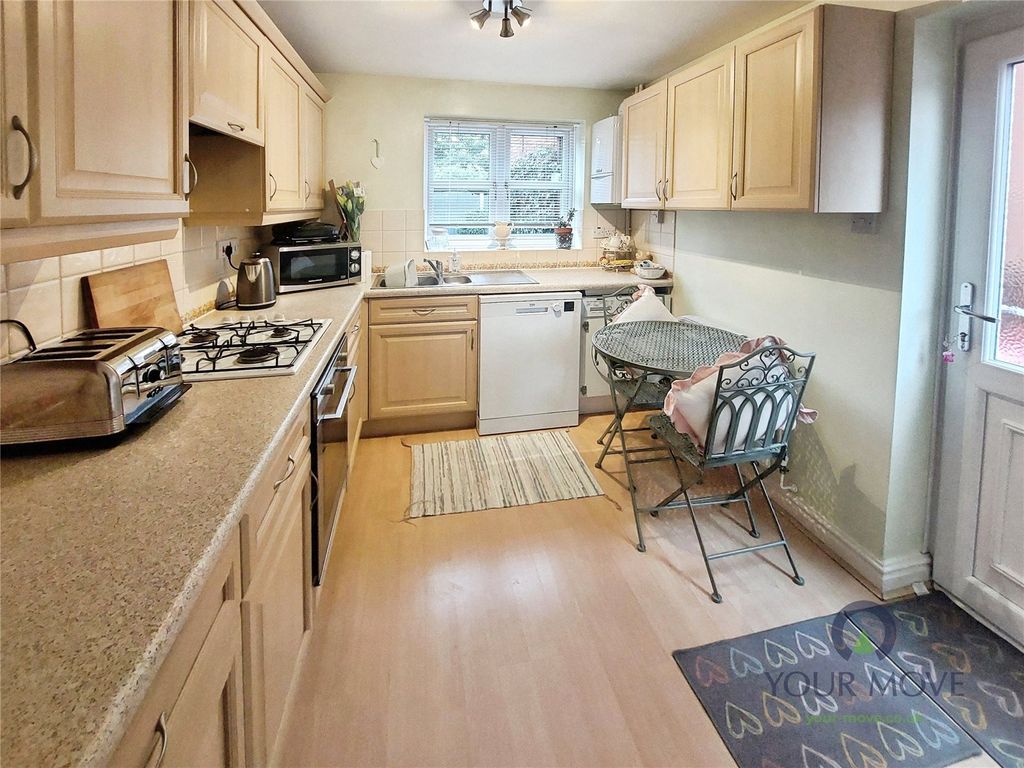 Property photo 3 of 11 Kitchen