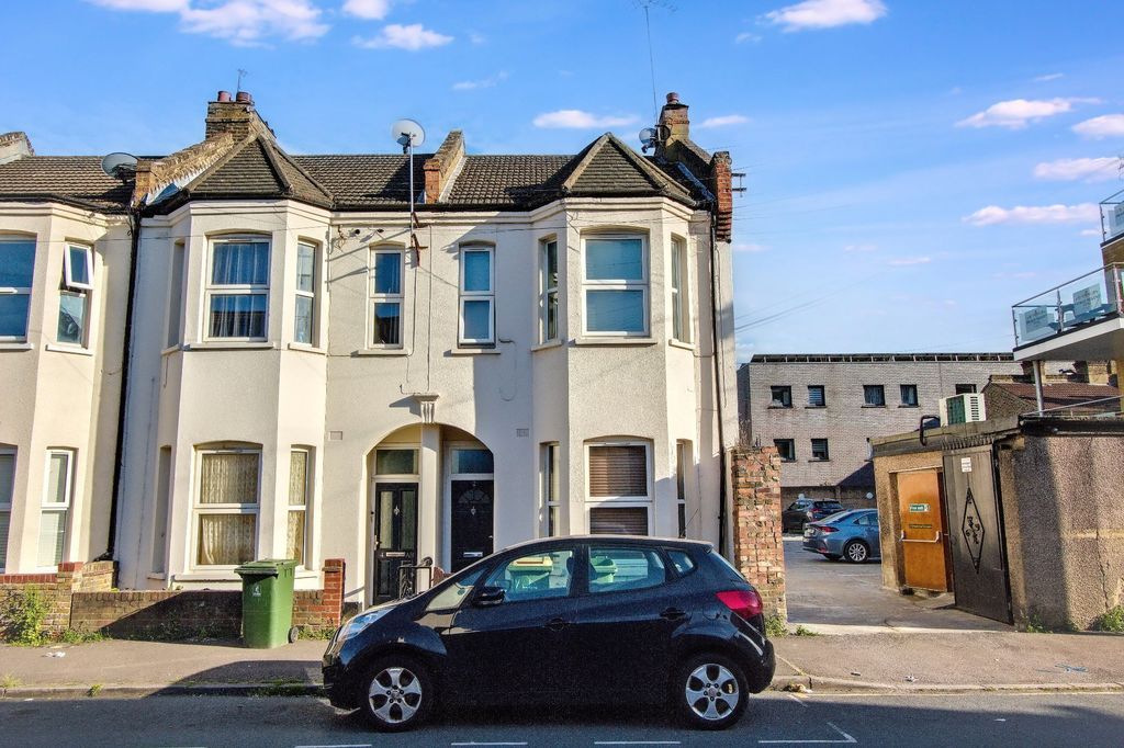 Property photo 1 of 12 Flat A, 2 Otley Road, London E16 3Jt