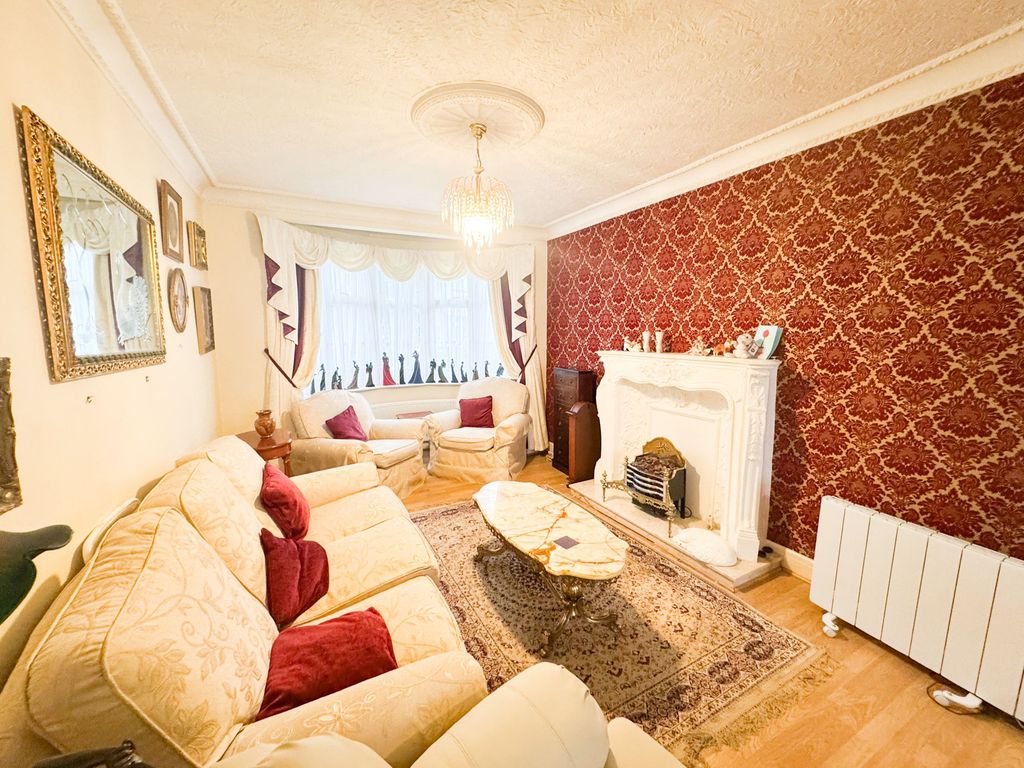 Property photo 2 of 21 Tallack Road E10