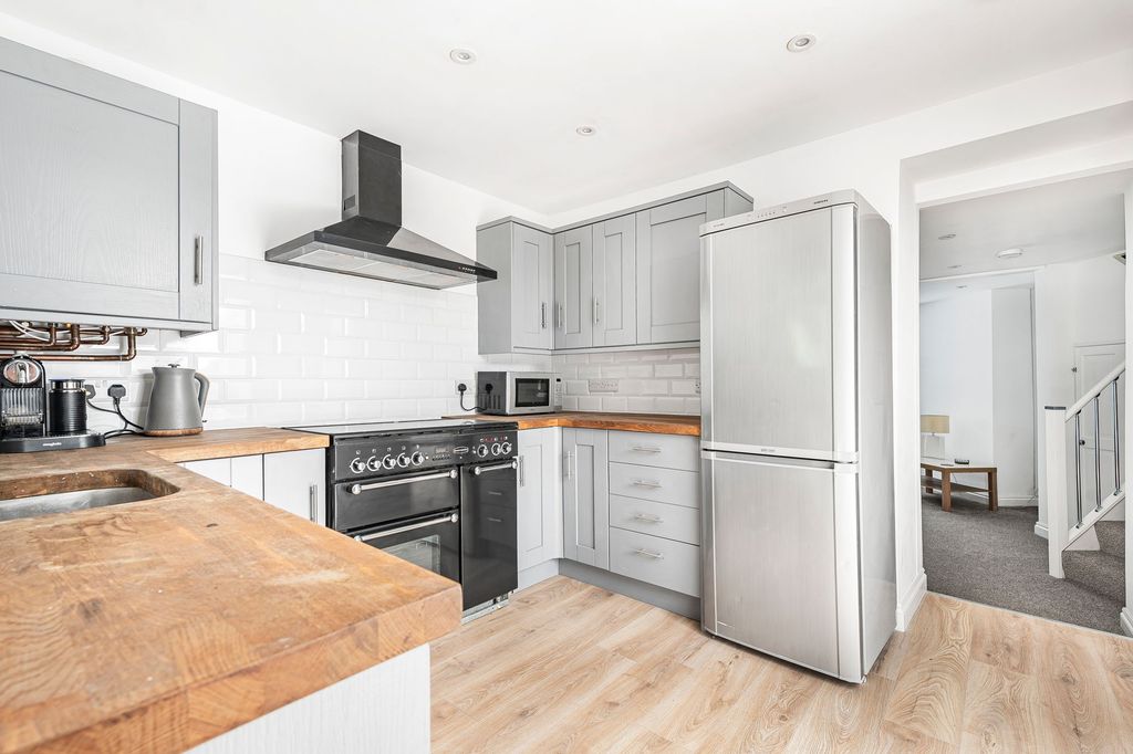 Property photo 2 of 25