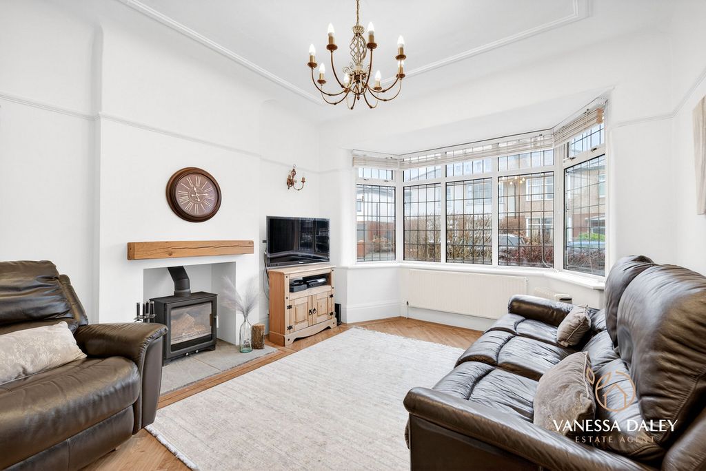 Property photo 3 of 47