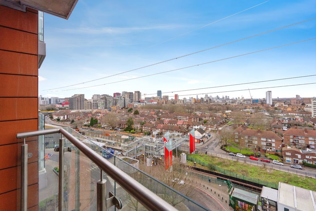 Property photo 1 of 11 Balcony