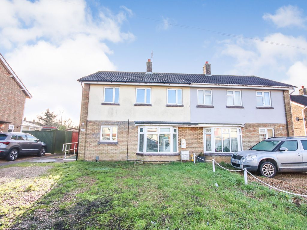 Property photo 1 of 5 48 Queen Street, Yaxley, Peterborough, Cambridgeshire, Pe7 3Jf