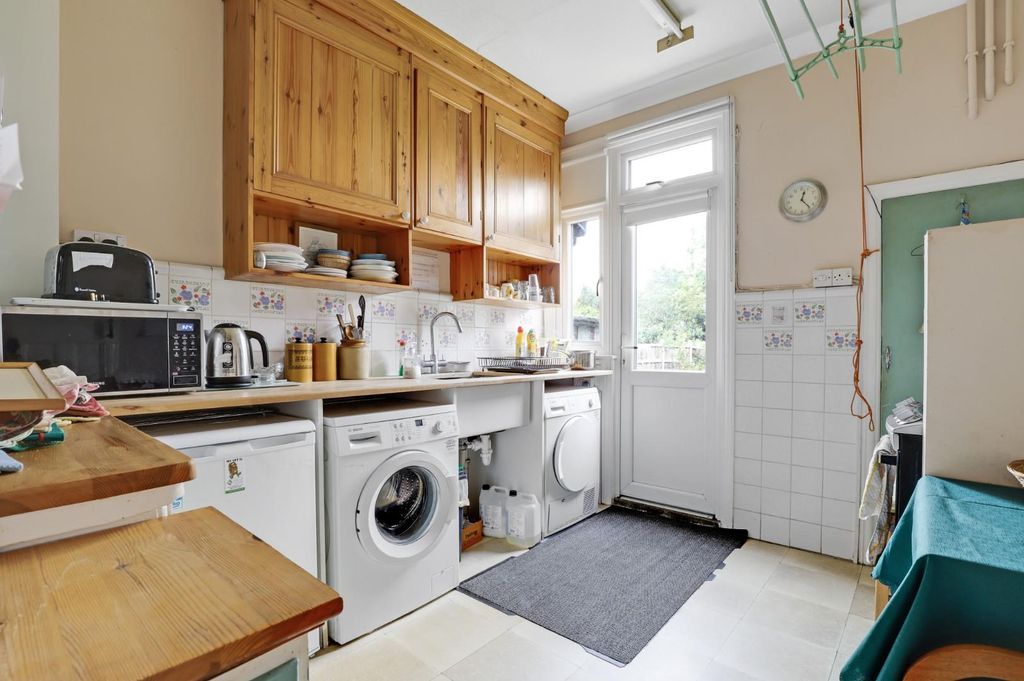 Property photo 2 of 14 05-663Cjhpropworld - 21 Tannsfeld Road - 13.Jpg