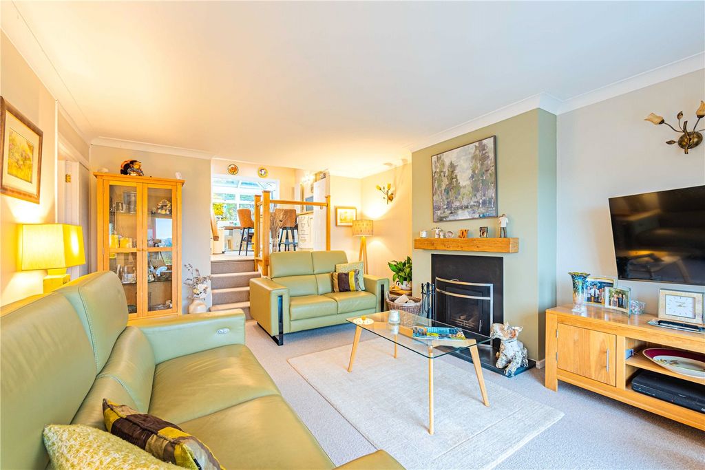 Property photo 2 of 23 Lounge