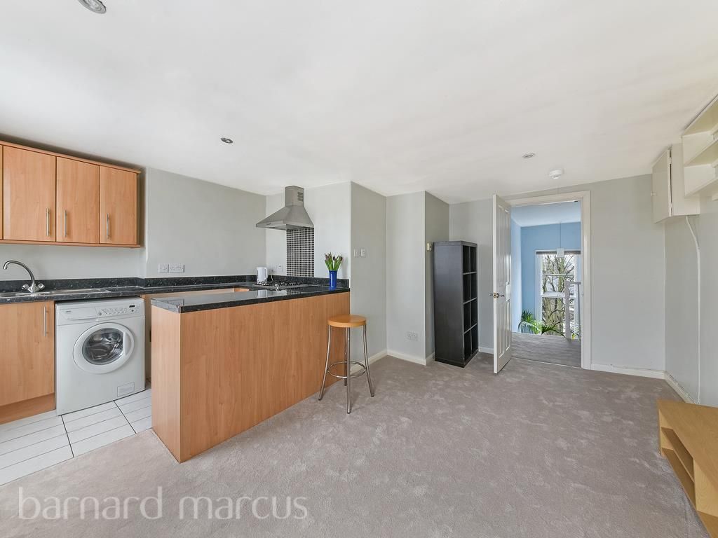 Property photo 2 of 11 Living Room