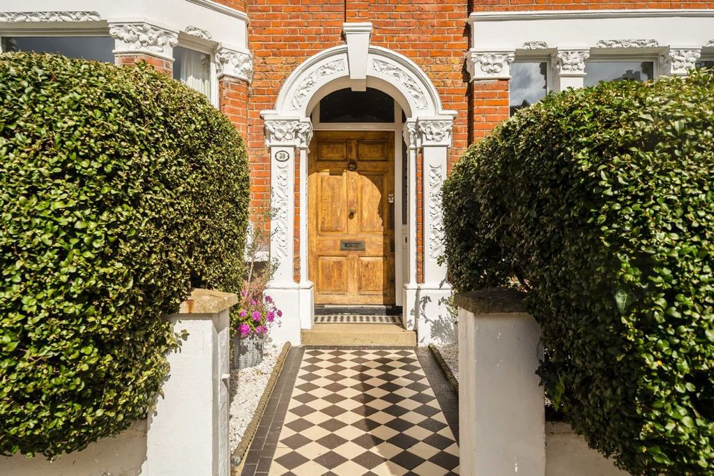 Property photo 2 of 14