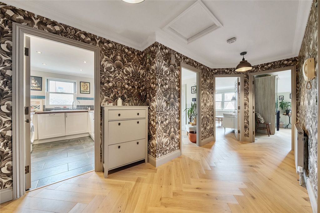 Property photo 3 of 18 Entrance Hall