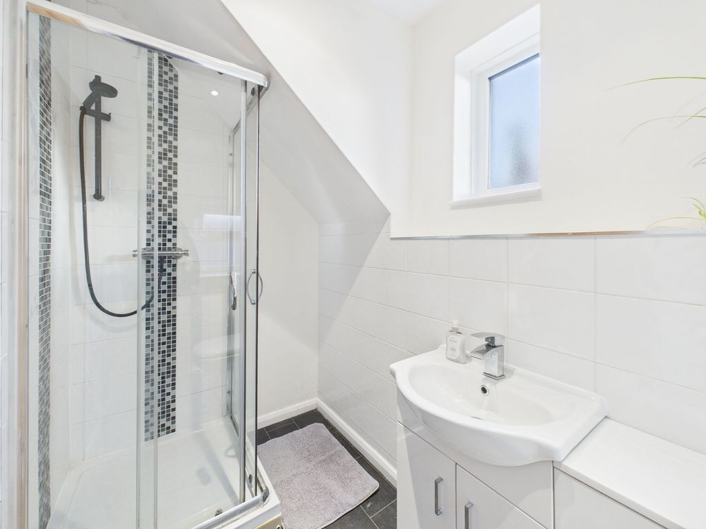 Property photo 3 of 11 Shower Room