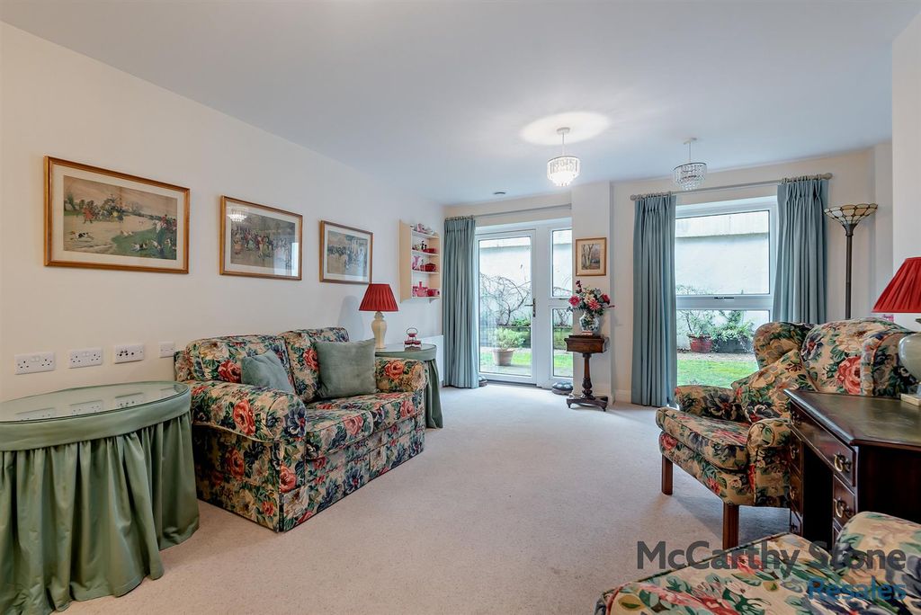 Property photo 3 of 26 8632362-Interior03-800.Jpg