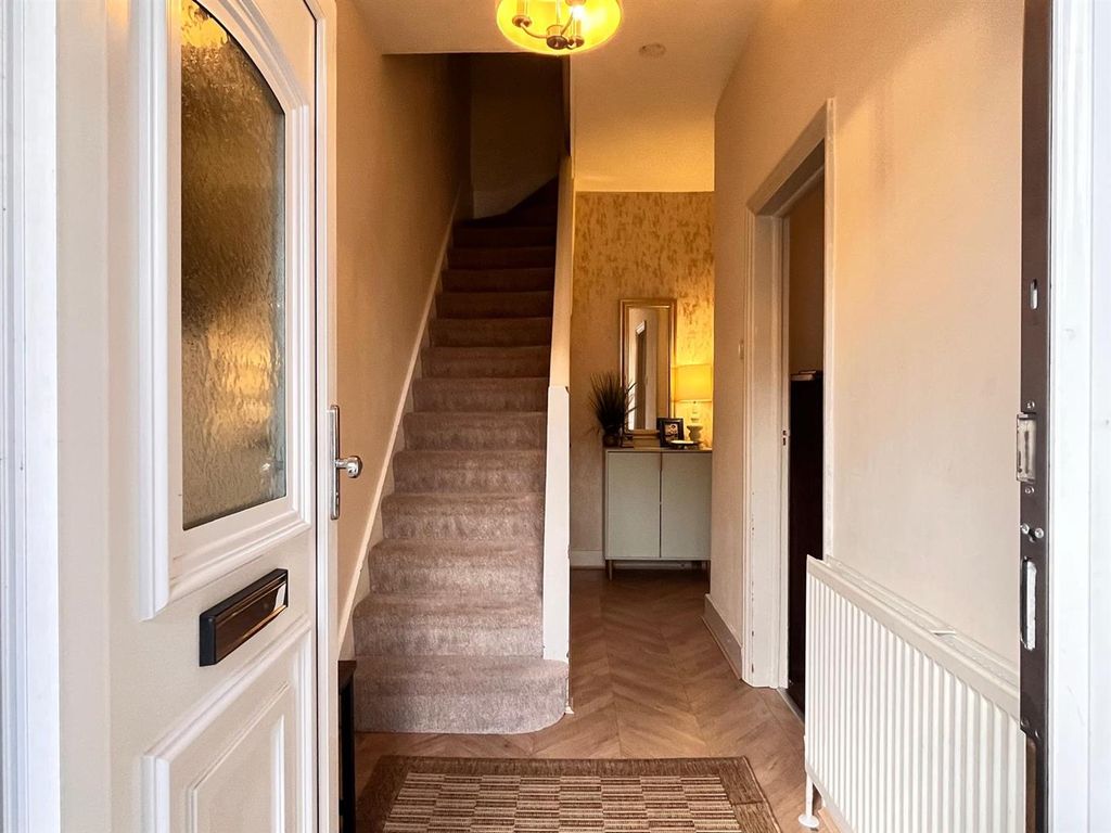 Property photo 2 of 34