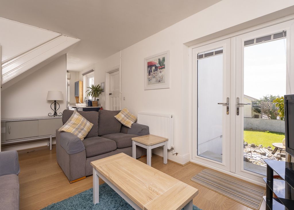 Property photo 3 of 33