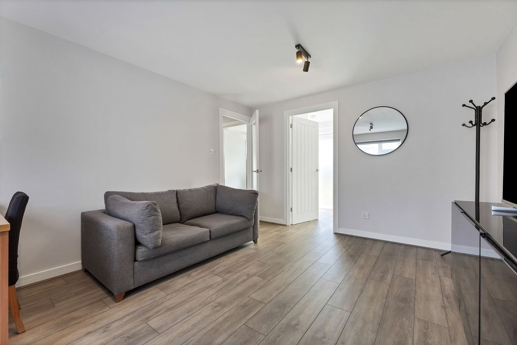 Property photo 3 of 14 Living Room