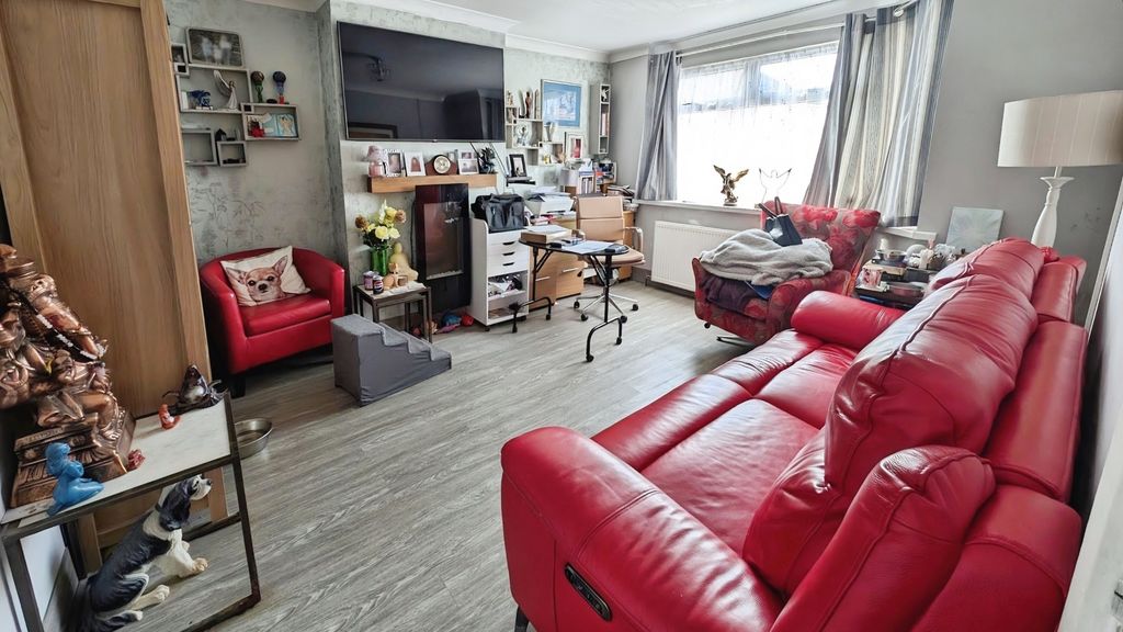 Property photo 2 of 17 Pbox-Living_Room-344893.Jpg