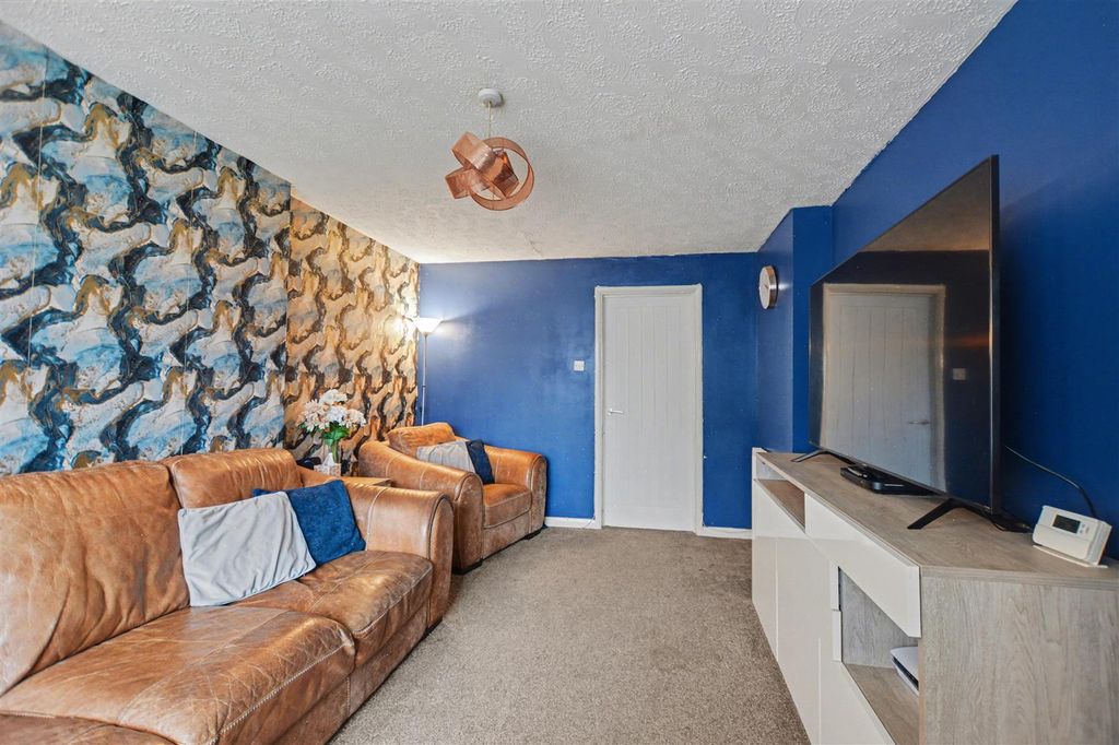 Property photo 3 of 16 Lounge_1.Jpeg