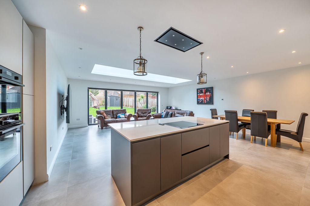 Property photo 2 of 23 1408623-19-698F27...