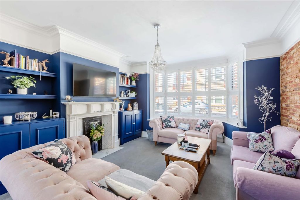 Property photo 2 of 19 Wordsworth Rd_12.Jpg
