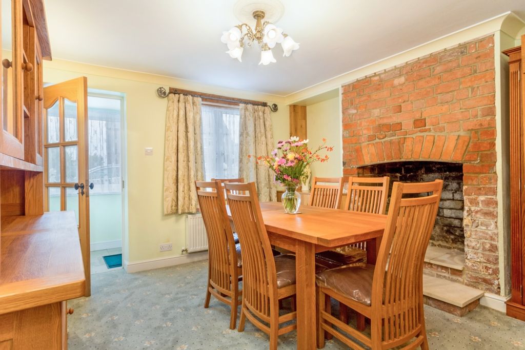 Property photo 3 of 18 2 Pear Tree Cotta...