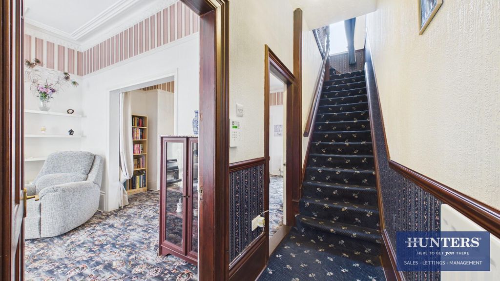 Property photo 2 of 19 Hallway